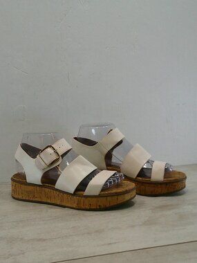 Naturalizer Brooke Vegan Leather Creamy White Platform Comfort Sandals SZ 7 M